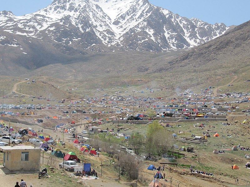 Promenade of the The central mountain of the world mountain range between Hafshjan