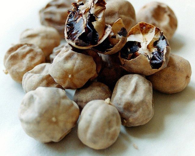 Limoo Amani (Dried limes pickles)